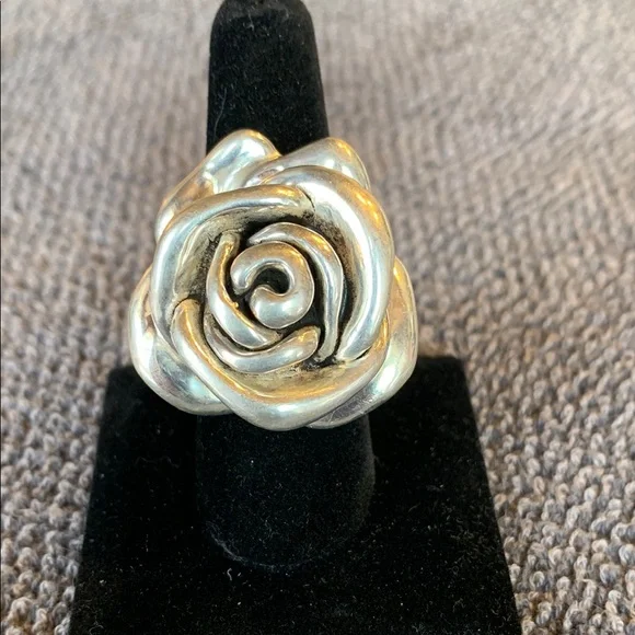 NWOT SS Rose Ring - Picture 1 of 4
